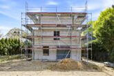 Courtagefrei & effizient: Neubau-Mittelreihenhaus mit Dachterrasse & Carport in Hamburg-Meiendorf - fertigstellung 01.2027