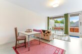 Kapitalanlage in Hamburg-Osdorf: Vermietete 2-Zimmer-Wohnung mit Balkon & Garage - wohnzimmer