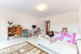 Kapitalanlage in Hamburg-Osdorf: Vermietete 2-Zimmer-Wohnung mit Balkon & Garage - wohnzimmer