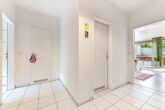 Kapitalanlage in Hamburg-Osdorf: Vermietete 2-Zimmer-Wohnung mit Balkon & Garage - flur